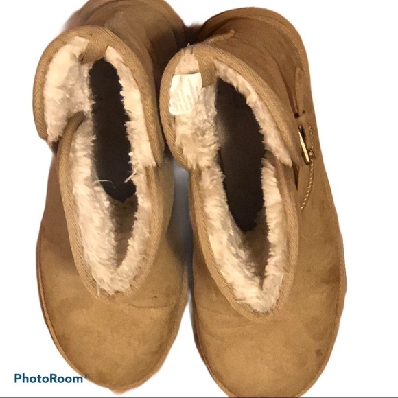Gap sherpa lined tan ankle boots. - Picture 4 of 10